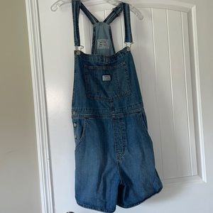 Levi short overalls